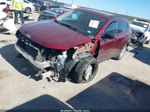 3C4NJCBB3NT120274 2022 JEEP COMPASS - Image 2