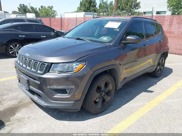 3C4NJCBB4JT102814 2018 JEEP COMPASS - Image 2