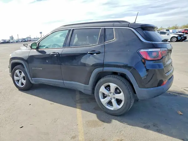 3C4NJCBB4JT124814 2018 JEEP COMPASS - Image 2