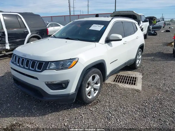 3C4NJCBB4JT137448 2018 JEEP COMPASS - Image 2