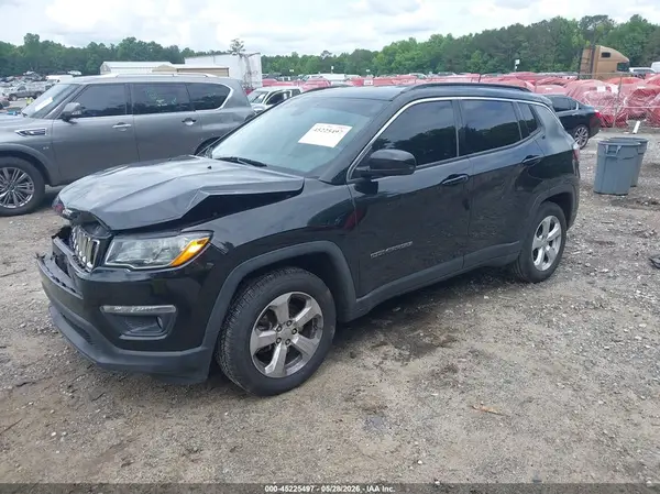 3C4NJCBB4JT137546 2018 JEEP COMPASS - Image 2