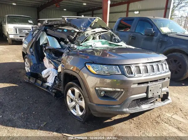 3C4NJCBB4JT137577 2018 JEEP COMPASS - Image 1