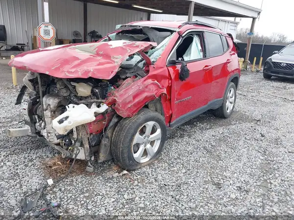 3C4NJCBB4JT139863 2018 JEEP COMPASS - Image 2