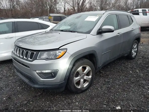3C4NJCBB4JT182373 2018 JEEP COMPASS - Image 2