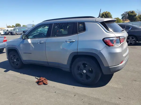 3C4NJCBB4JT194619 2018 JEEP COMPASS - Image 2