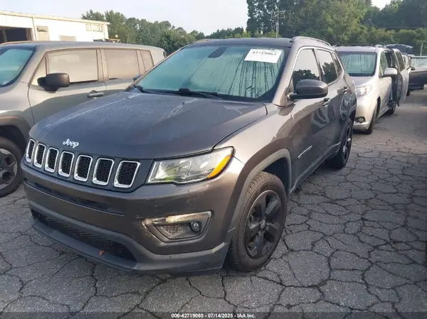 3C4NJCBB4JT194667 2018 JEEP COMPASS - Image 2