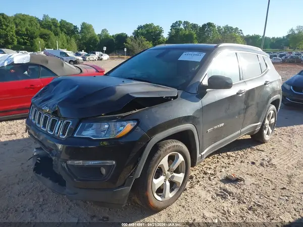3C4NJCBB4JT194765 2018 JEEP COMPASS - Image 2