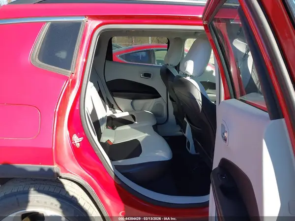 3C4NJCBB4JT226744 2018 JEEP COMPASS - Image 8