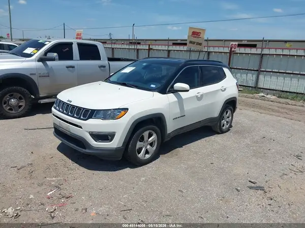 3C4NJCBB4JT227490 2018 JEEP COMPASS - Image 2