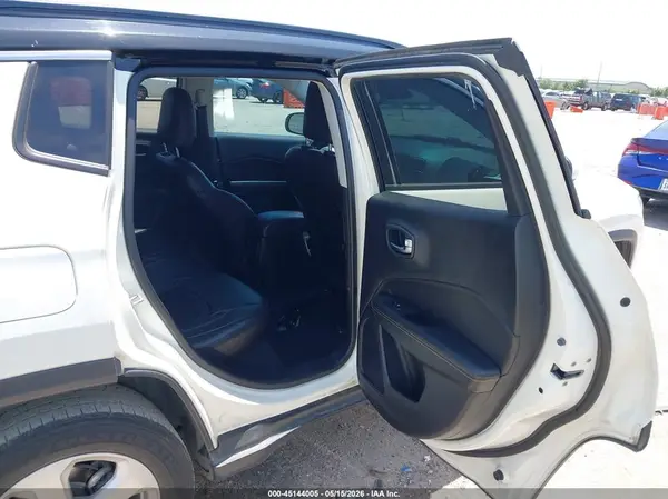 3C4NJCBB4JT227490 2018 JEEP COMPASS - Image 8