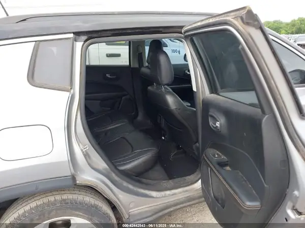 3C4NJCBB4JT240742 2018 JEEP COMPASS - Image 8