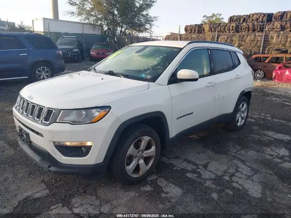 3C4NJCBB4JT268170 2018 JEEP COMPASS - Image 2