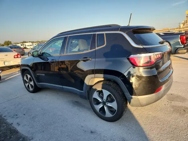 3C4NJCBB4JT272106 2018 JEEP COMPASS - Image 2