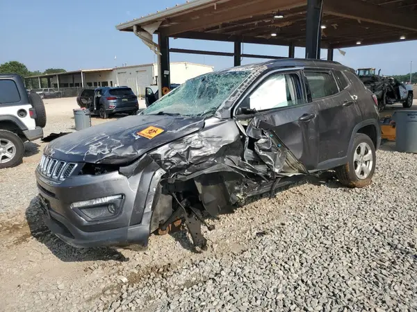 3C4NJCBB4JT286569 2018 JEEP COMPASS - Image 1