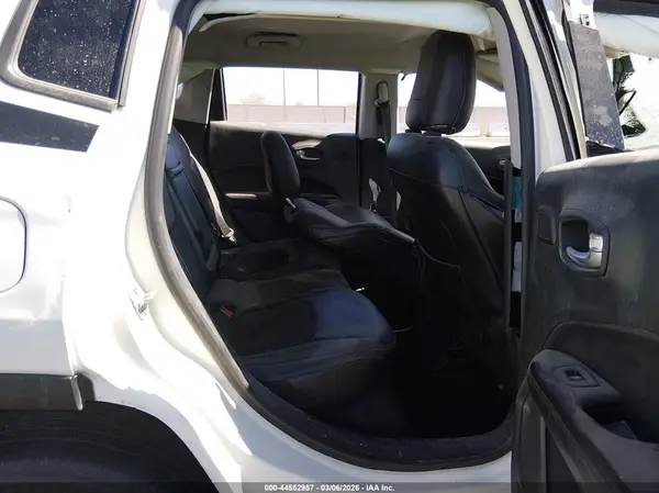 3C4NJCBB4JT327248 2018 JEEP COMPASS - Image 8