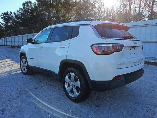 3C4NJCBB4JT344101 2018 JEEP COMPASS - Image 2