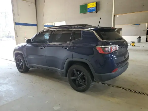 3C4NJCBB4JT410856 2018 JEEP COMPASS - Image 2