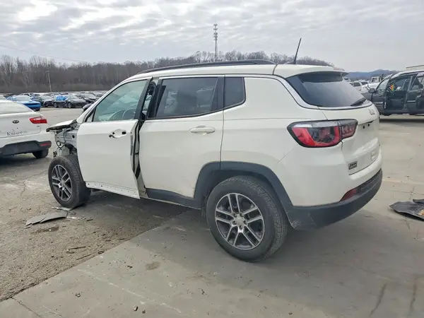 3C4NJCBB4JT420416 2018 JEEP COMPASS - Image 2