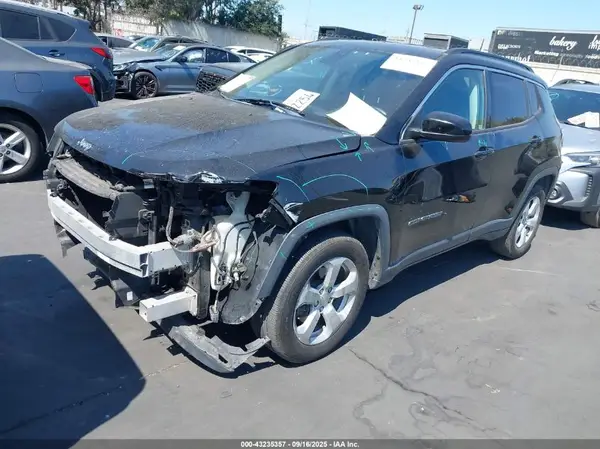 3C4NJCBB4JT466473 2018 JEEP COMPASS - Image 2