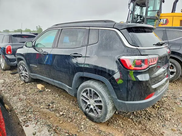 3C4NJCBB4JT468837 2018 JEEP COMPASS - Image 2
