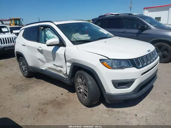 3C4NJCBB4JT469471 2018 JEEP COMPASS - Image 1