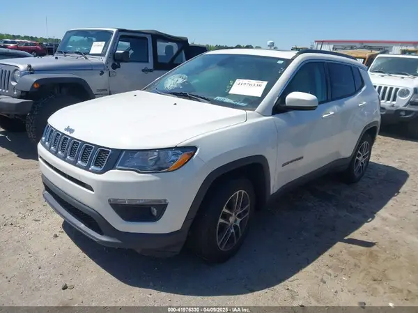 3C4NJCBB4JT469471 2018 JEEP COMPASS - Image 2