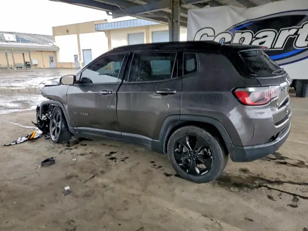 3C4NJCBB4JT471303 2018 JEEP COMPASS - Image 2