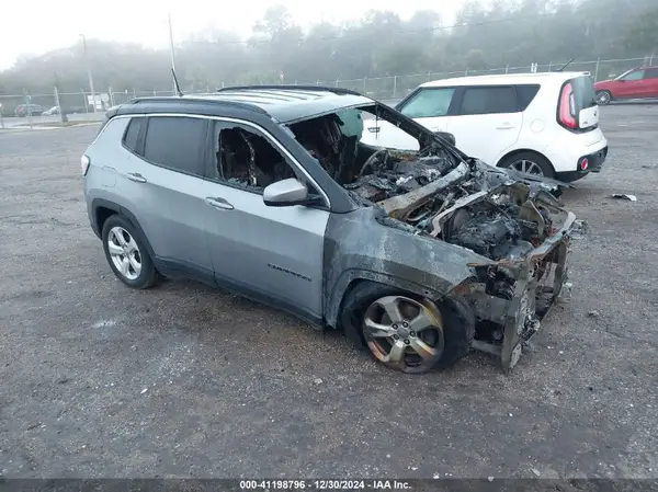 3C4NJCBB4JT471401 2018 JEEP COMPASS - Image 1