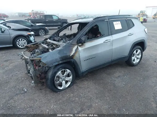 3C4NJCBB4JT471401 2018 JEEP COMPASS - Image 2