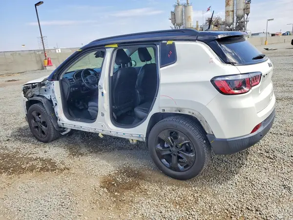 3C4NJCBB4JT486786 2018 JEEP COMPASS - Image 2