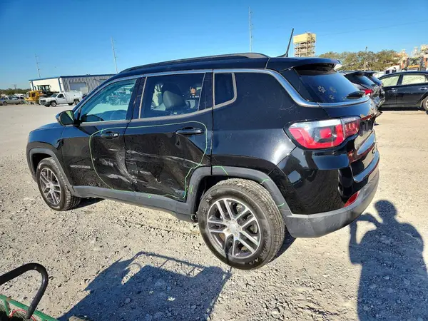 3C4NJCBB4JT486867 2018 JEEP COMPASS - Image 2