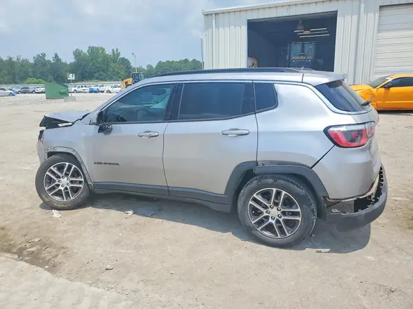 3C4NJCBB4JT487792 2018 JEEP COMPASS - Image 2