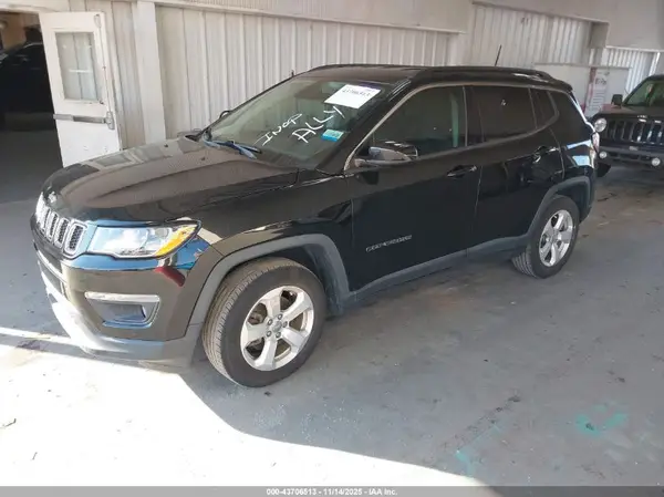 3C4NJCBB4JT488747 2018 JEEP COMPASS - Image 2