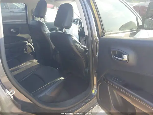 3C4NJCBB4KT613540 2019 JEEP COMPASS - Image 8