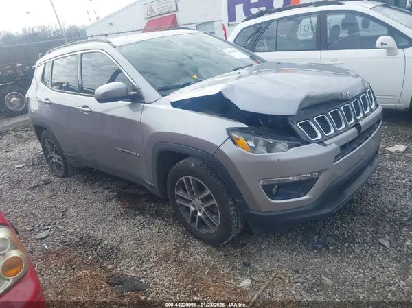 3C4NJCBB4KT615885 2019 JEEP COMPASS - Image 1