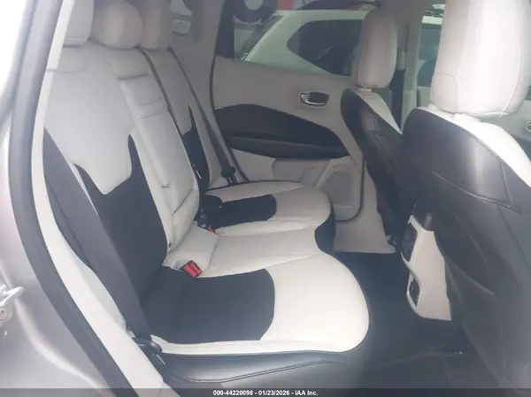 3C4NJCBB4KT615885 2019 JEEP COMPASS - Image 8