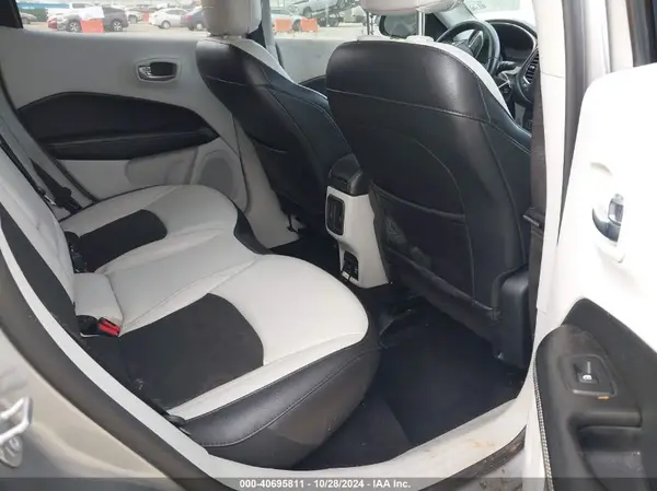 3C4NJCBB4KT685869 2019 JEEP COMPASS - Image 8