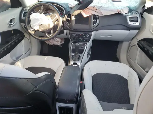 3C4NJCBB4KT685886 2019 JEEP COMPASS - Image 8