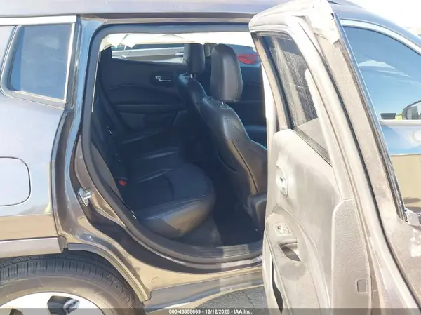 3C4NJCBB4KT727070 2019 JEEP COMPASS - Image 8