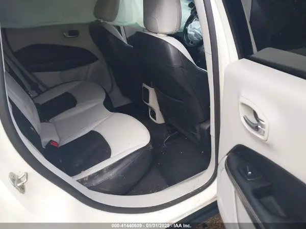 3C4NJCBB4KT832983 2019 JEEP COMPASS - Image 8