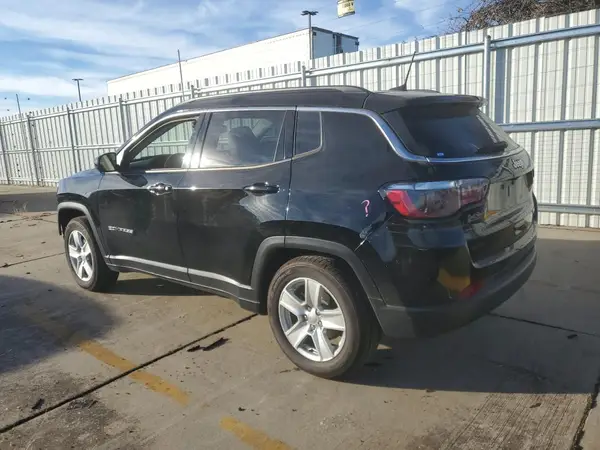 3C4NJCBB4NT113558 2022 JEEP COMPASS - Image 2