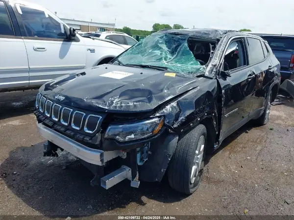 3C4NJCBB4NT187403 2022 JEEP COMPASS - Image 2