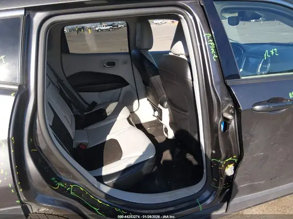 3C4NJCBB5HT643106 2017 JEEP COMPASS - Image 8