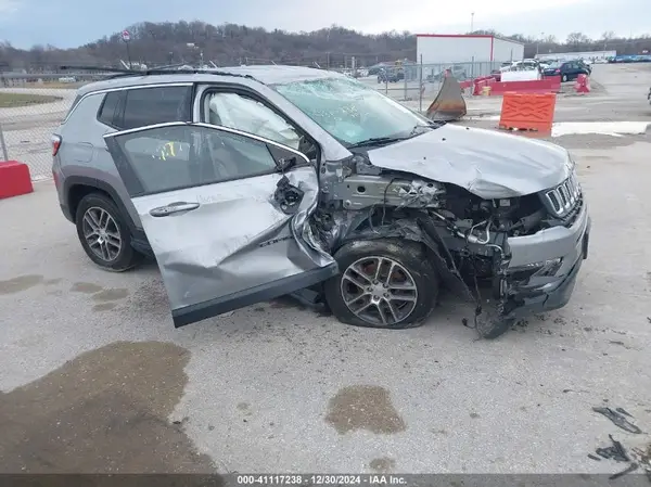 3C4NJCBB5JT102434 2018 JEEP COMPASS - Image 1