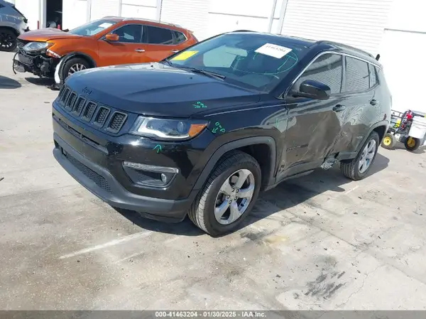 3C4NJCBB5JT102532 2018 JEEP COMPASS - Image 2