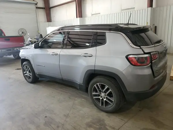 3C4NJCBB5JT122294 2018 JEEP COMPASS - Image 2
