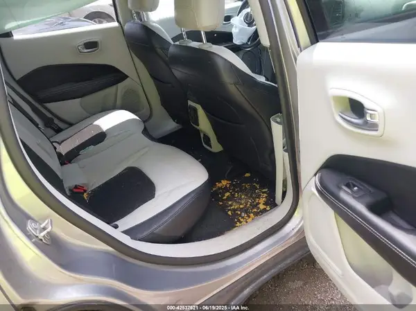 3C4NJCBB5JT134087 2018 JEEP COMPASS - Image 8