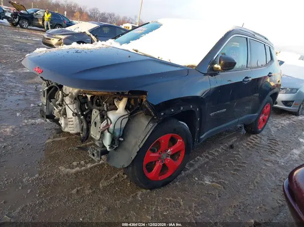 3C4NJCBB5JT151813 2018 JEEP COMPASS - Image 2