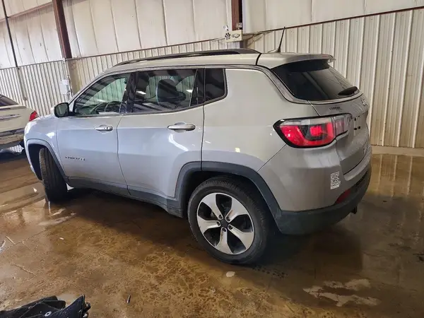3C4NJCBB5JT181622 2018 JEEP COMPASS - Image 2
