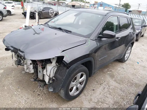 3C4NJCBB5JT186707 2018 JEEP COMPASS - Image 2